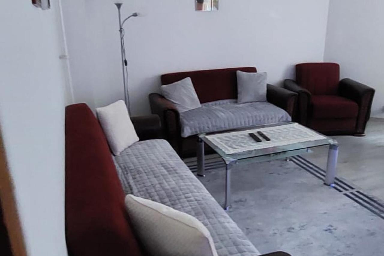 Private Apartment *